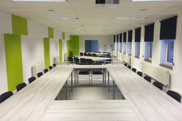 Créez un espace de réunion inspirant avec les tables de conférence de Mobilia Office